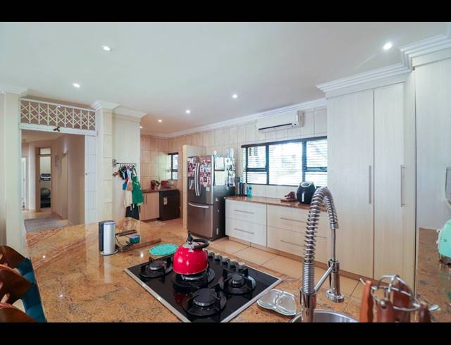 5 BEDROOM HOUSE FOR SALE IN PROTEA PARK